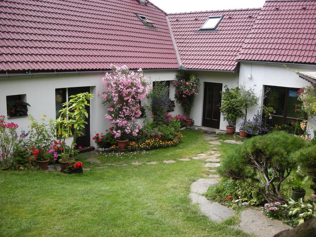 Penzion Nevcehle Urbanov Buitenkant foto